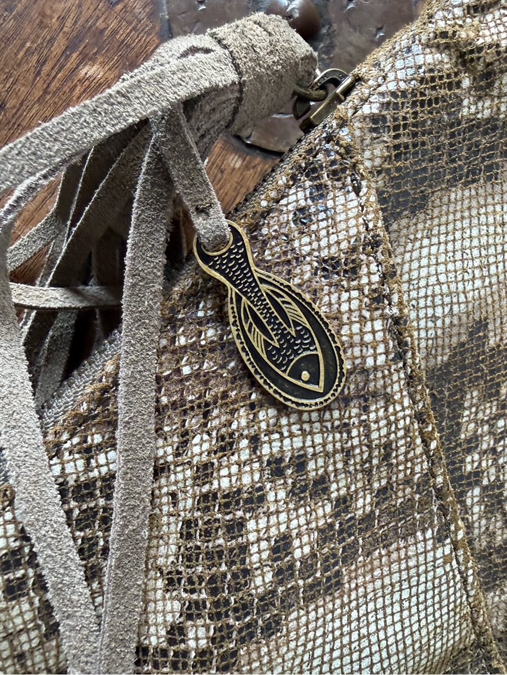 Muxo by Camila Alves Fringed Snake Print Crossbody Bag - Picture 3 of 7